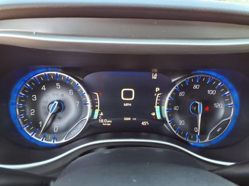 Certified 2025 Chrysler Voyager LX image 13