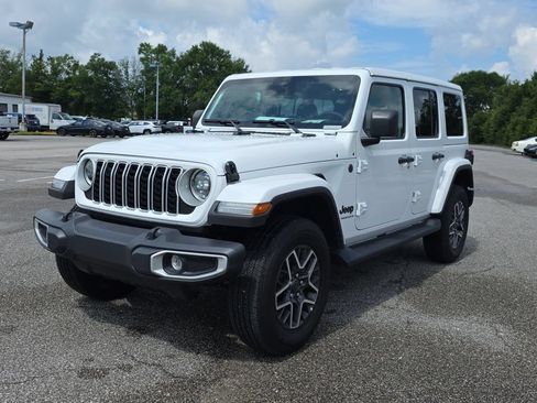 Used 2026 Jeep Wrangler Unlimited Sahara AWD/4WD image 1