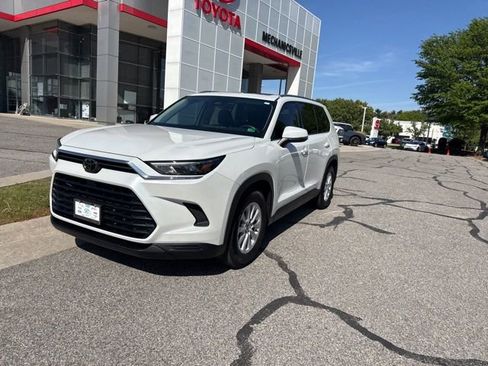 Used 2024 Toyota Grand Highlander XLE image 2