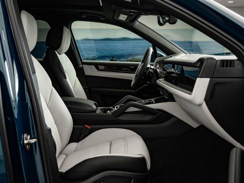 New 2026 Porsche Cayenne AWD/4WD image 23