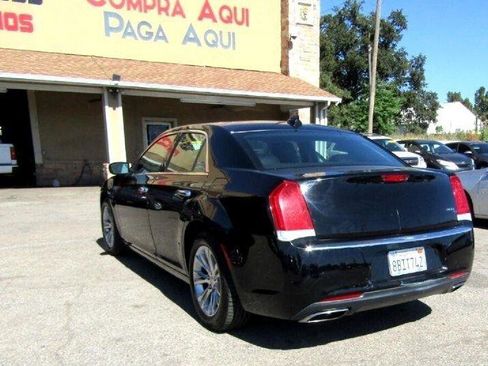 Used 2016 Chrysler 300 C RWD image 7