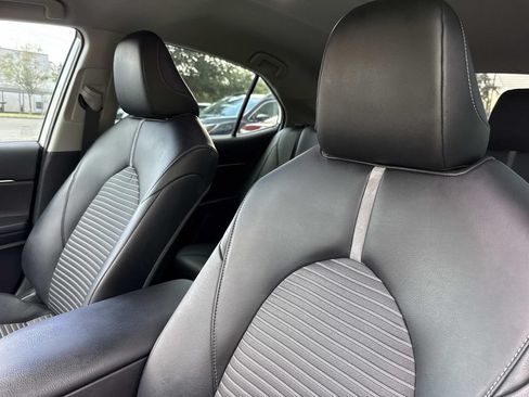 Used 2020 Toyota Camry SE FWD image 24