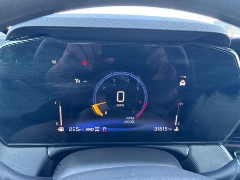 Used 2025 Chevrolet TrailBlazer LT AWD/4WD image 9