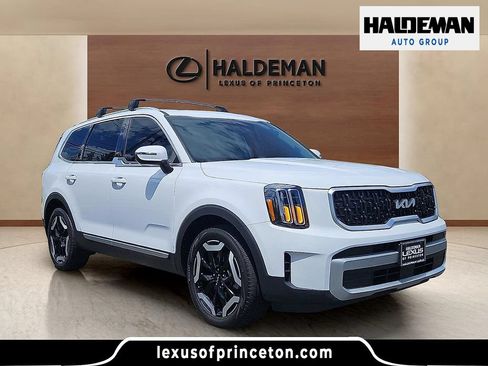 Used 2024 Kia Telluride EX w/ EX Captain's Chair Package AWD/4WD image 1
