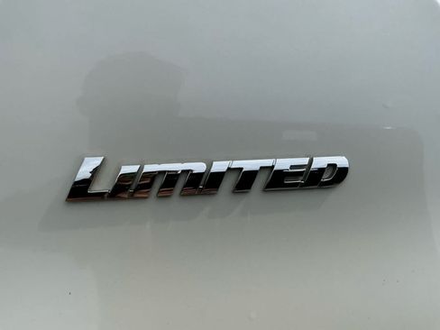 Used 2014 Toyota 4Runner Limited AWD/4WD image 19