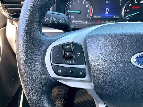 Used 2023 Ford Explorer XLT AWD/4WD image 22
