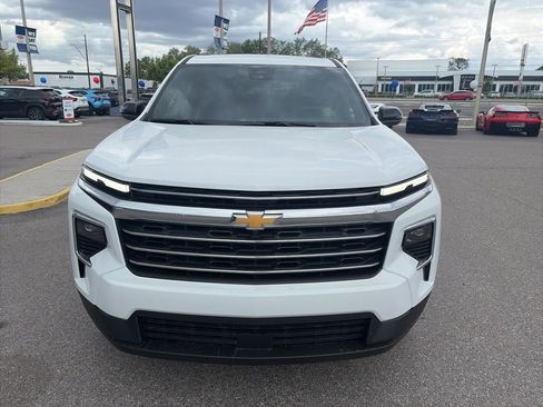 Used 2026 Chevrolet Traverse LT image 3