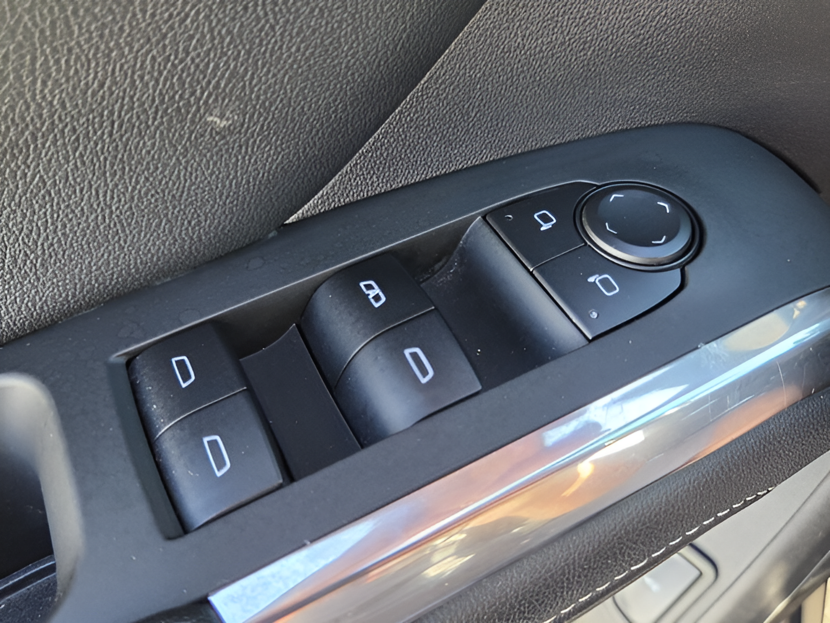 Used 2025 Chevrolet Traverse LT AWD/4WD image 29