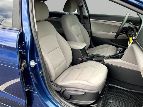 Used 2019 Hyundai Elantra SE FWD image 28