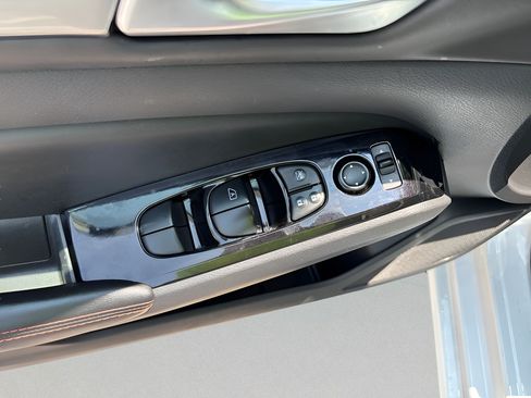 Used 2024 Nissan Altima 2.5 SR FWD image 24
