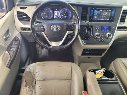 Used 2016 Toyota Sienna XLE w/ XLE Navigation Package FWD image 13
