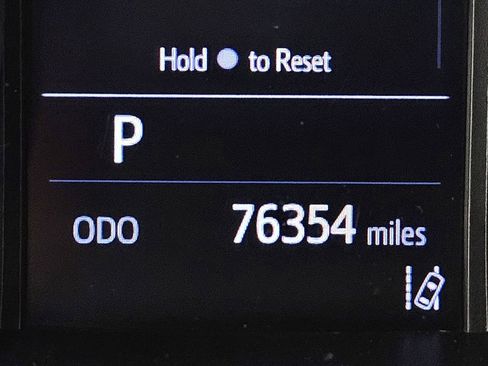 Used 2020 Toyota C-HR XLE image 31