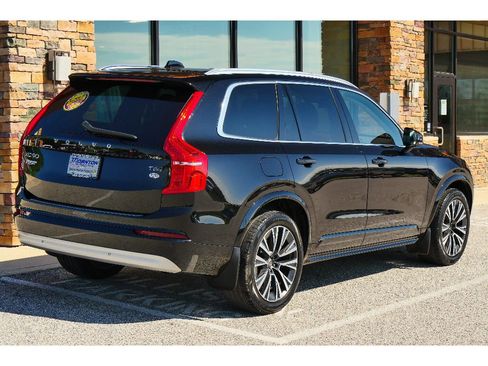 Used 2022 Volvo XC90 T6 Momentum w/ Climate Package AWD/4WD image 3