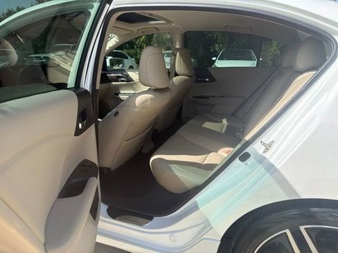 Used 2017 Honda Accord Touring image 22