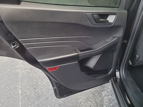 Used 2022 Ford Escape SE w/ SE Sport Appearance Package FWD image 13