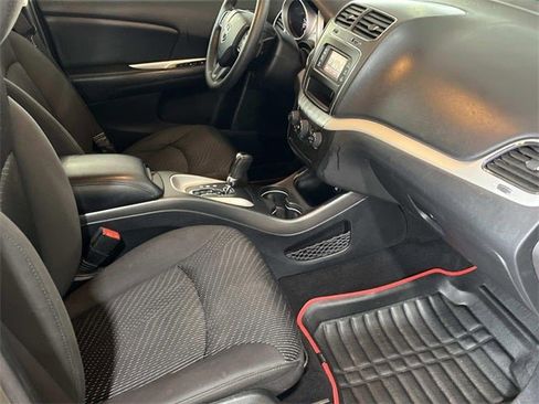 Used 2017 Dodge Journey SE image 20