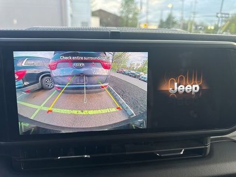 Used 2024 Jeep Wrangler Unlimited Sahara image 11