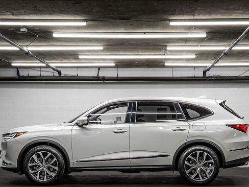 Used 2022 Acura MDX FWD w/ Technology Package image 2