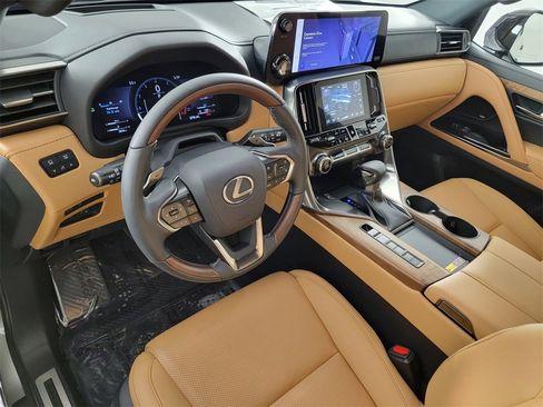 New 2025 Lexus LX 600 4WD w/ Luxury Package image 15