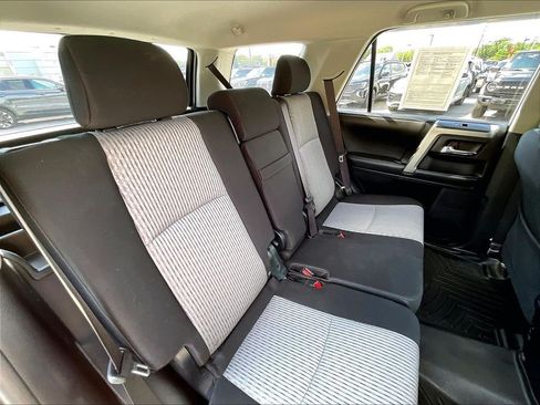 Used 2017 Toyota 4Runner SR5 AWD/4WD image 15