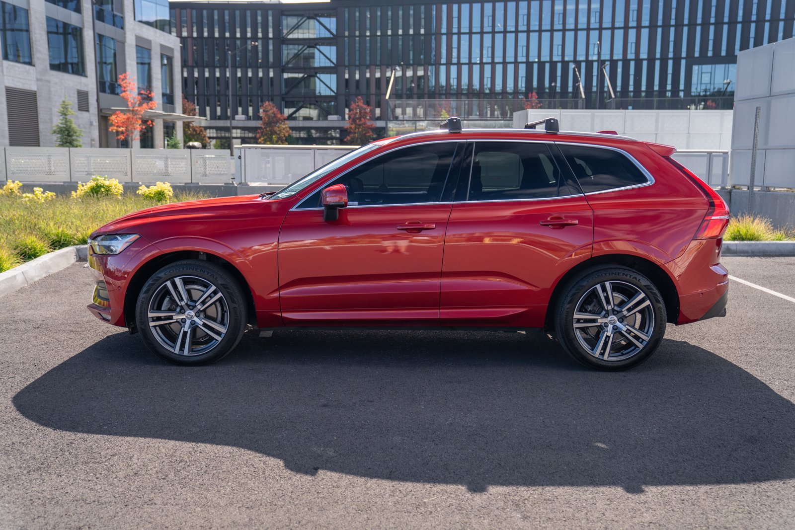 Used 2018 Volvo XC60 T6 Momentum w/ Convenience Package AWD/4WD image 2