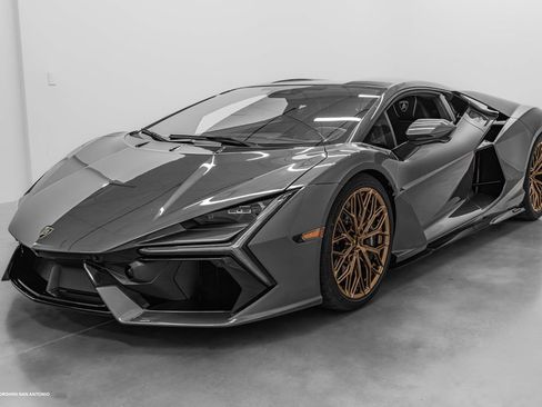 Used 2026 Lamborghini Revuelto AWD/4WD image 16