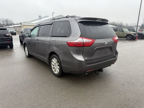 Used 2017 Toyota Sienna LE image 8