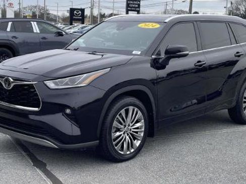 Used 2024 Toyota Highlander Platinum image 20