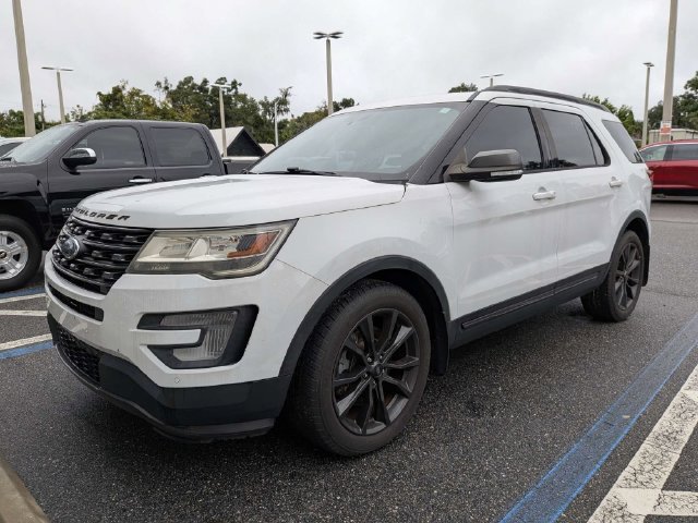 Used 2017 Ford Explorer XLT w/ Equipment Group 202A FWD image 4