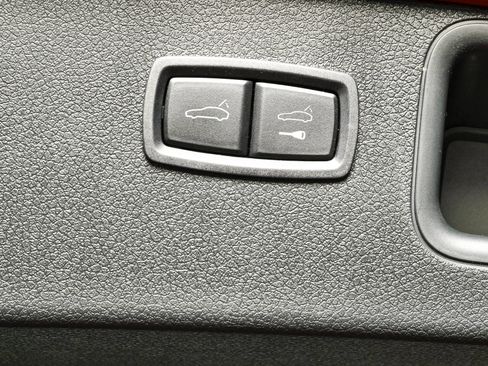 Certified 2024 Porsche Macan S AWD/4WD image 32