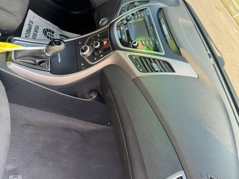 Used 2016 Hyundai Elantra Value Edition FWD image 3