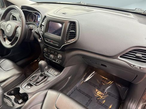 Used 2019 Jeep Cherokee Latitude Plus image 31