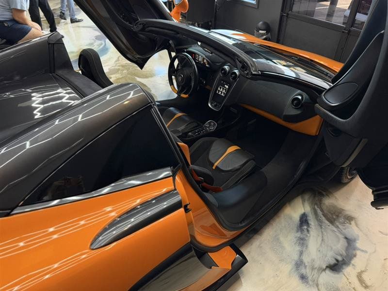 Used 2018 McLaren 570S Spider RWD image 18