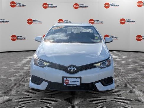 Used 2018 Toyota Corolla iM image 2