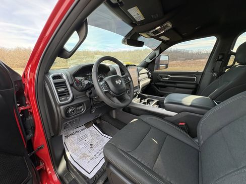 Used 2025 RAM 1500 Big Horn image 32