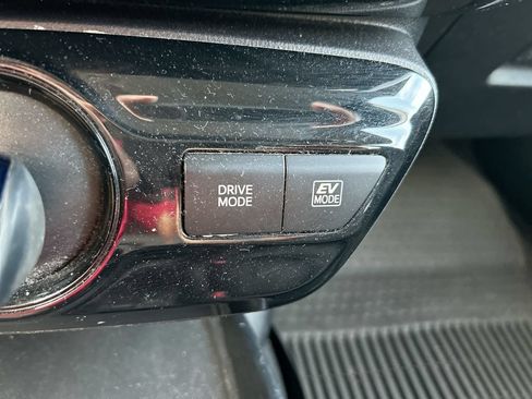 Used 2022 Toyota Prius L Eco FWD image 31