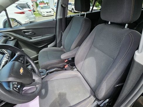 Used 2017 Chevrolet Trax LS w/ Fleet Convenience Package FWD image 14