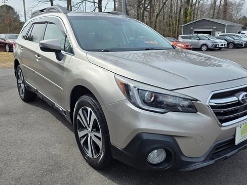 Used 2018 Subaru Outback 2.5i Limited image 3