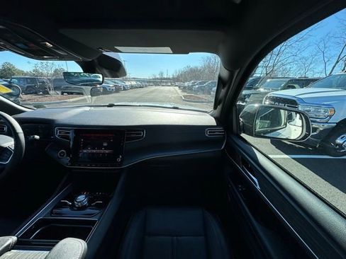 Used 2024 Jeep Wagoneer L Series III w/ Flexible Seating Group image 30