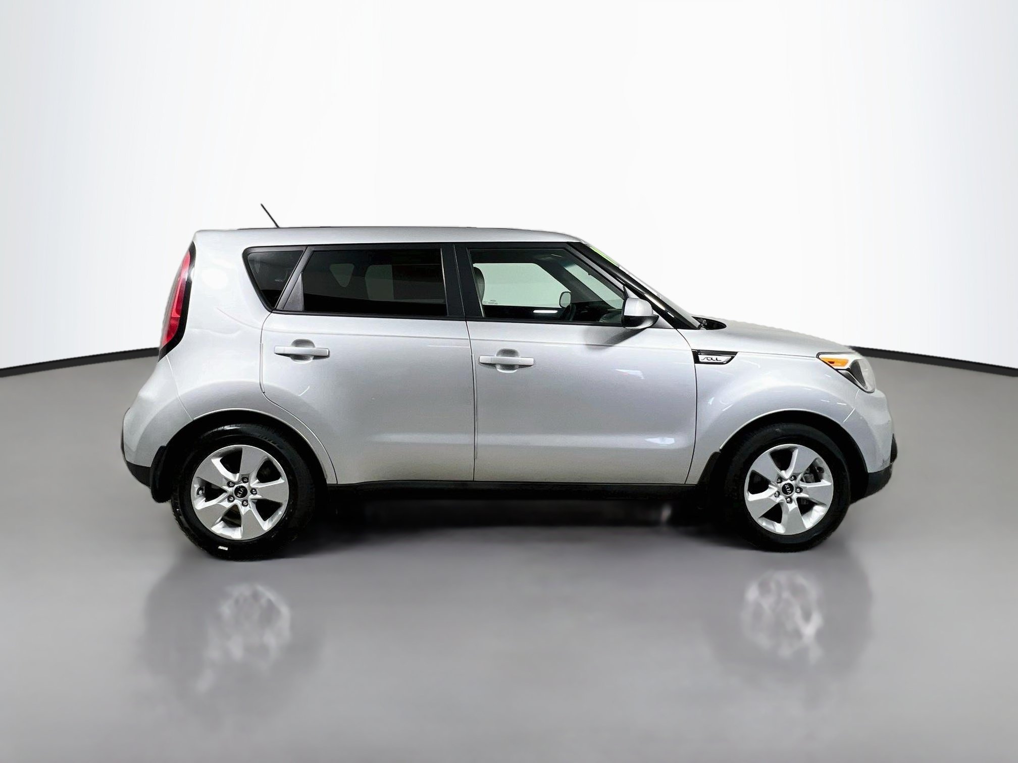 Used 2019 Kia Soul FWD image 3