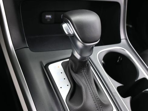 Used 2024 Kia Carnival LX FWD image 23