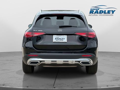 Used 2024 Mercedes-Benz GLC 300 image 3