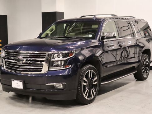 Used 2020 Chevrolet Suburban Premier AWD/4WD image 1
