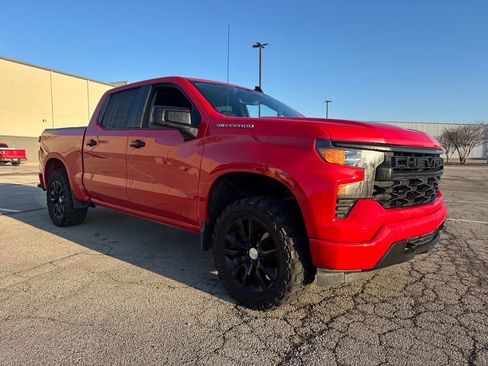 Used 2023 Chevrolet Silverado 1500 Custom image 8