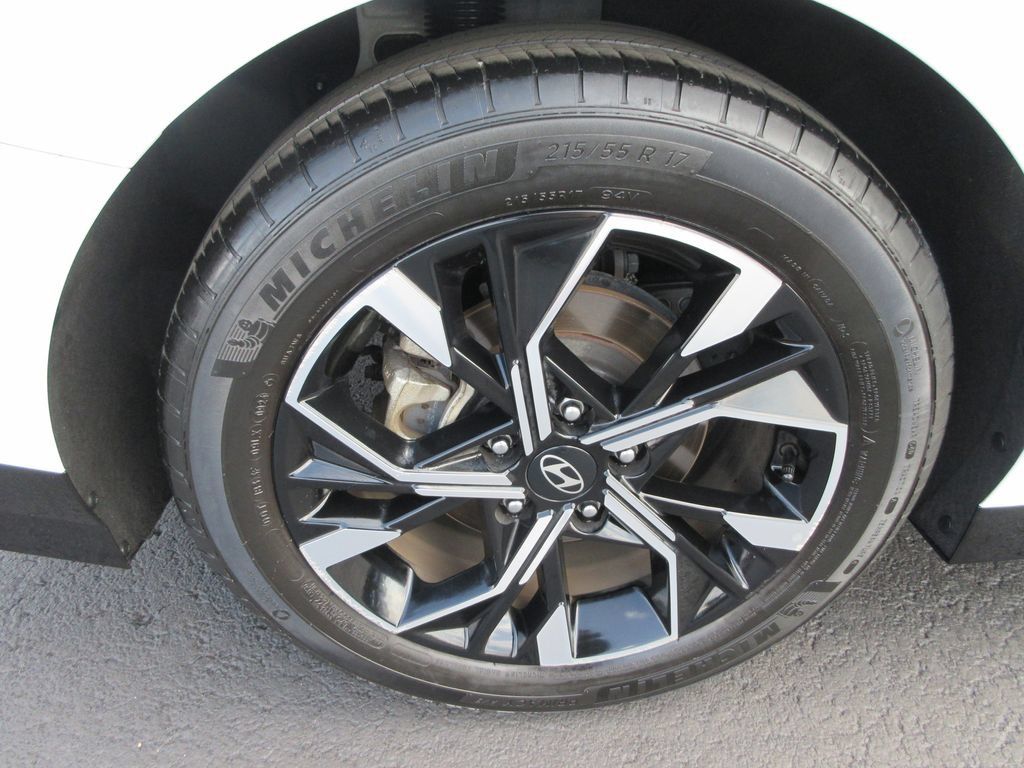 Used 2025 Hyundai Sonata SEL FWD image 9