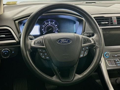 Used 2018 Ford Fusion SE w/ Fusion SE Technology Package FWD image 17