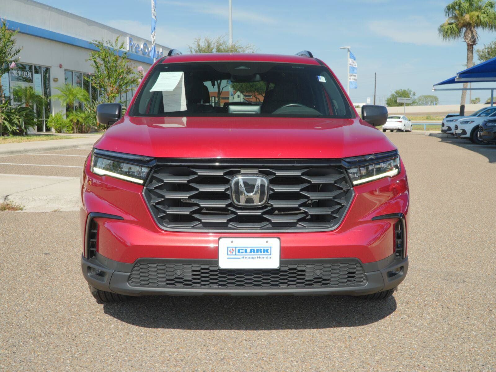 Used 2025 Honda Pilot Sport image 2