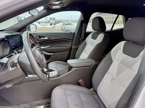 Used 2024 Chevrolet Trax RS w/ Driver Confidence Package image 11