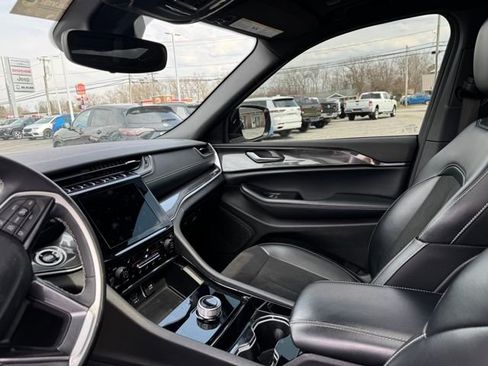 Used 2023 Jeep Grand Cherokee Altitude image 34