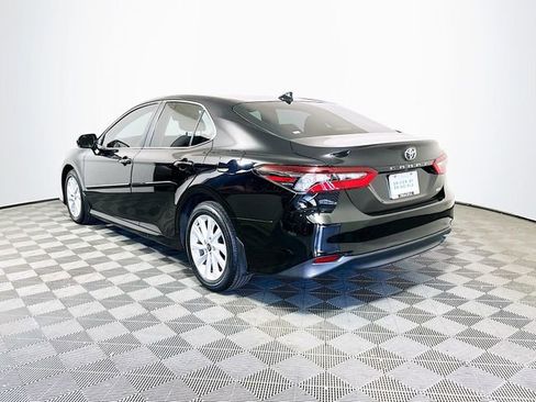 Used 2022 Toyota Camry LE image 6